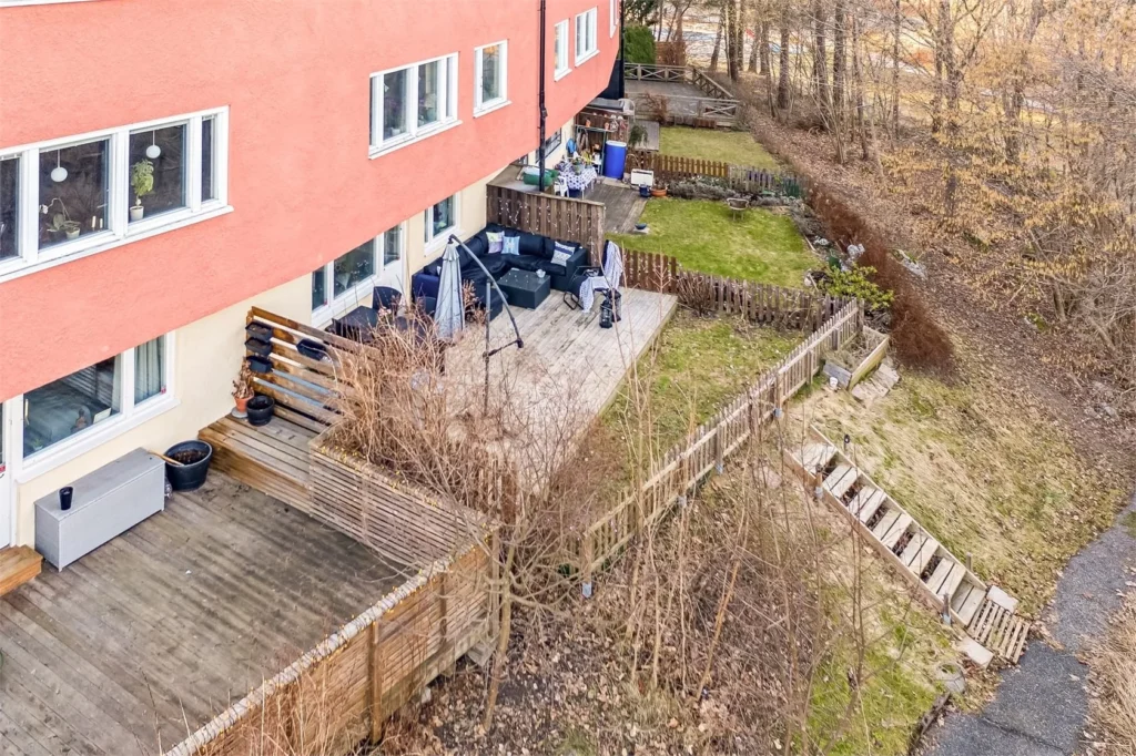 28. Utbyggnad utekok med altandack Bollmora Tyreso Centrum